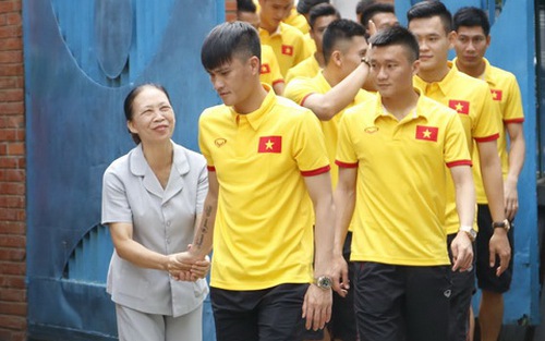 Thầy trò Hữu Thắng tìm động lực từ làng trẻ SOS